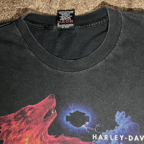 🔥 Vintage Harley-Davidson Twin Wolves Flame Tee – Size M - Picture 3 of 8